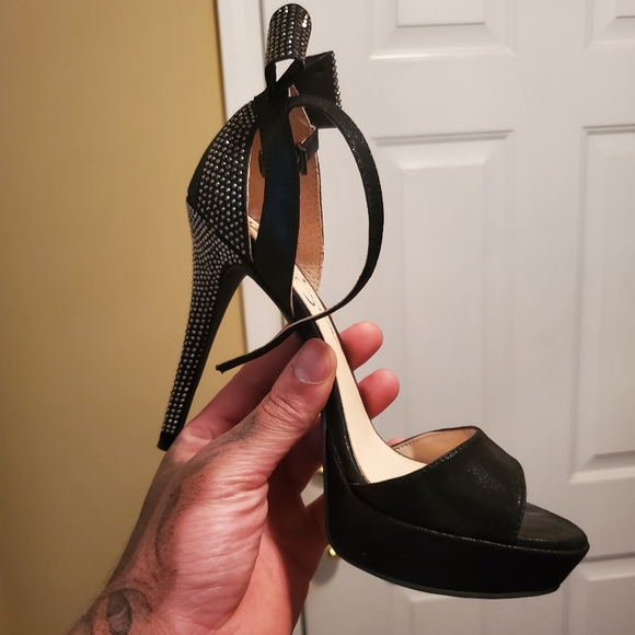 8 1/2 - Picture 3 of 16